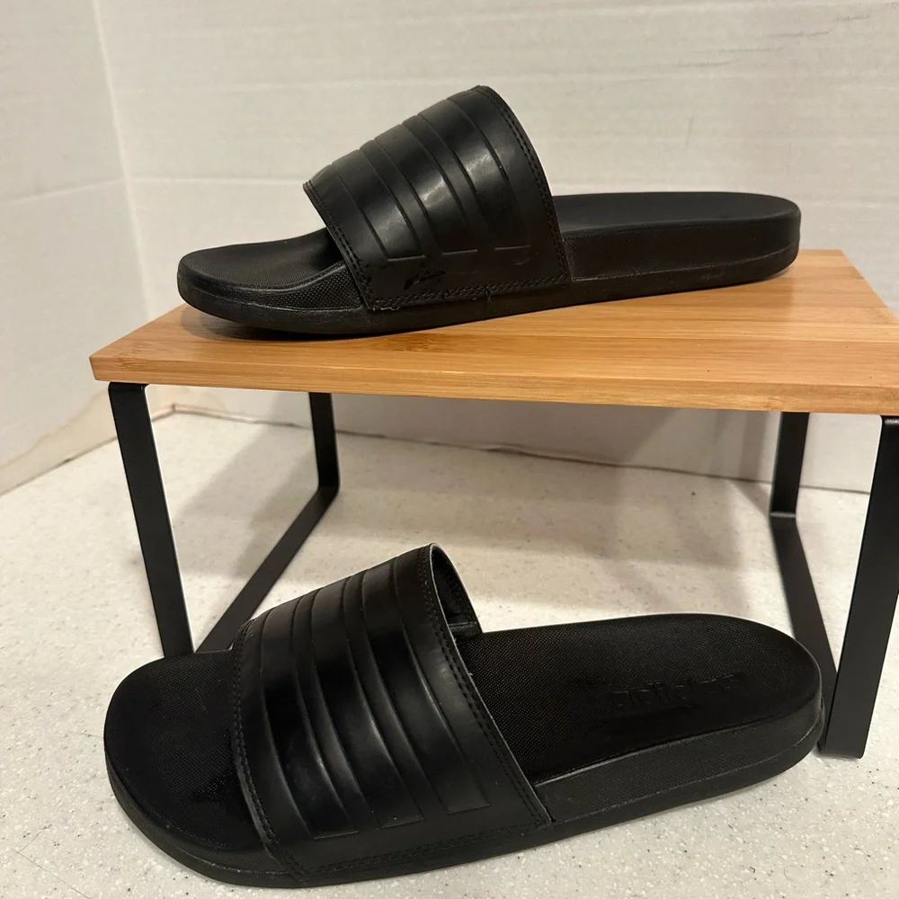 Adidas Core Black Adilette Slides Sandals. Men’s 8. Women’s 9.5. Comfy!
